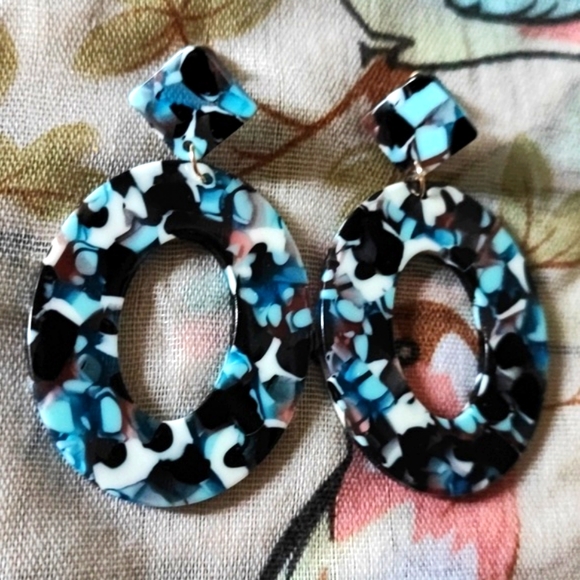 Melted Acrylic Chip Resin Pierced Earrings NOC Multi Colored Circles RED BANNER - Picture 4 of 8